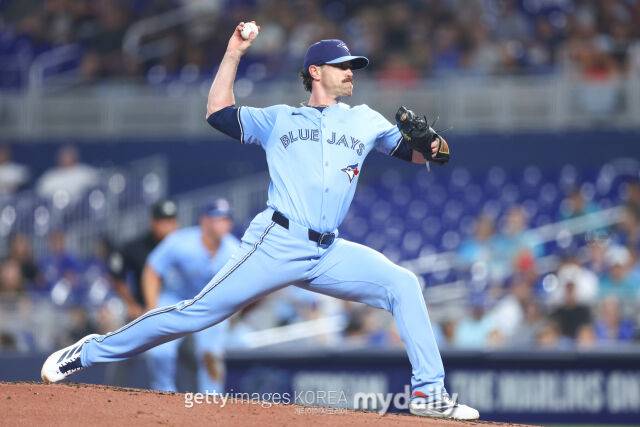 WS 7차전 결승포 헌납 죄책감 때문인가, 사이영상→트레이드 투수 왜 1448억 포기했나…