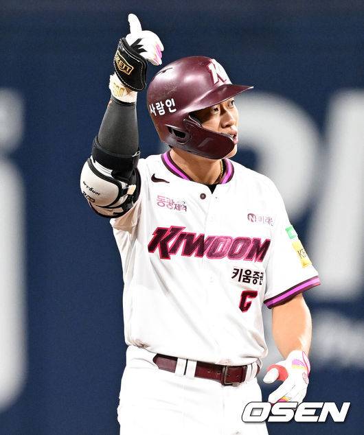 ‘FA 최대어’ 강백호 100억 꿈 접고 ML행 결단 내리나, 美 천재타자 주목한다 “제3의 포수로 메이저리그 계약 가능”