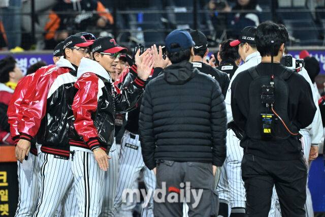 염갈량은 LG와 계약 끝났는데 마무리훈련 지휘한다…정말 30억원? 혹시 재계약 불발? 걱정 안 해도 됩니다