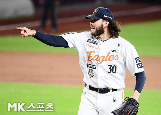 “대형 계약 가능성 ↓”…KBO리그 맹폭했던 한화 슈퍼 에이스, 다음 소속팀은 어디?