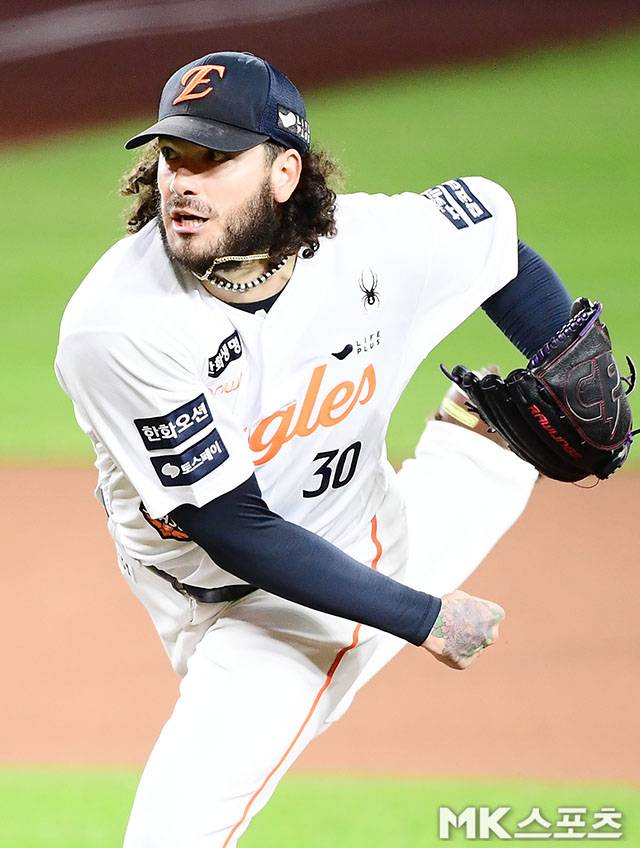 “대형 계약 가능성 ↓”…KBO리그 맹폭했던 한화 슈퍼 에이스, 다음 소속팀은 어디?