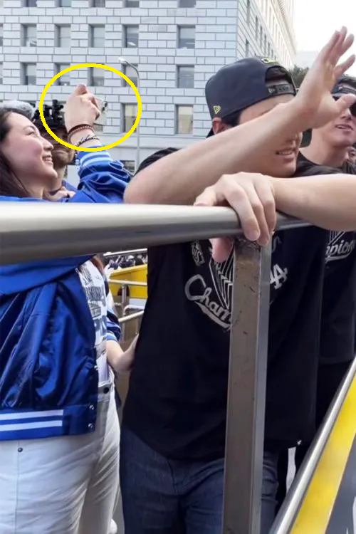 남편이 1조 버는데…오타니 아내 구형 스마트폰에, 출퇴근길 운전사 역할까지