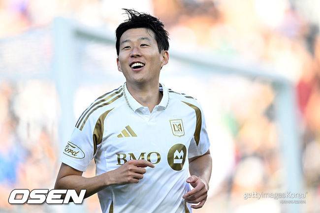 '손흥민 피눈물' 기껏 우승→UCL 진출, 토트넘은 매출 최악... ‘14만→10만 원’ 토트넘, 손흥민 없는 경기 티켓 급락