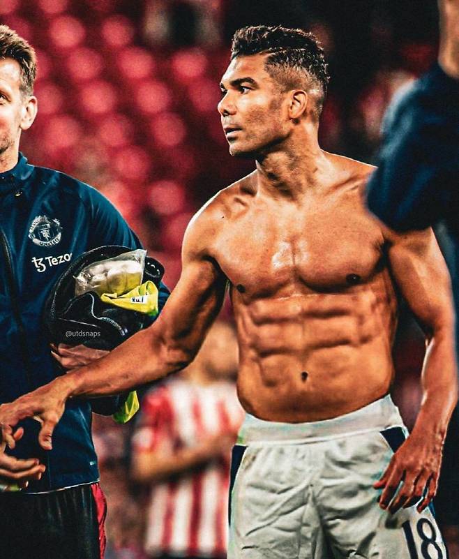 과체중 돼지→최강 근육맨 업그레이드...부활한 월드 클래스, 하지만 맨유와 이별각