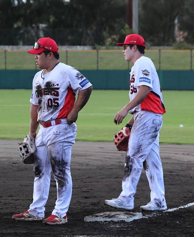 KIA 유니폼 더 챙기라고 할 때부터 알아봤다… 혹독한 수비 훈련, 이기지 못하면 1군은 없다