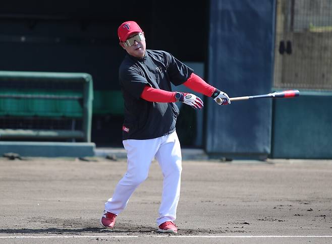 KIA 유니폼 더 챙기라고 할 때부터 알아봤다… 혹독한 수비 훈련, 이기지 못하면 1군은 없다