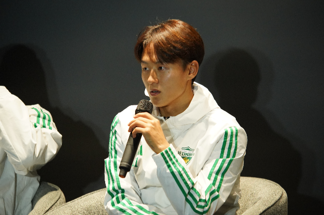 축구계 꼰대 문화, 이승우의 ‘슈퍼스타급 돌직구 발언’...“지면 선수들 사생활이 문제, 이기면 전술이 좋아서? 옳지 않아” [MK현장]