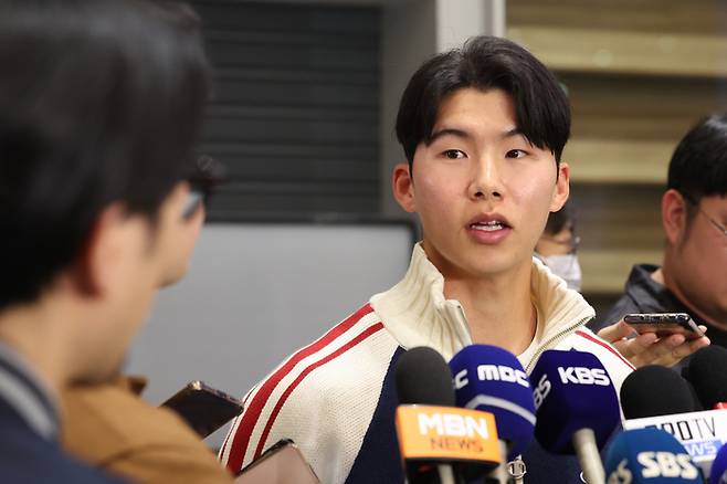 “저 분 가시면 다시 할게요” 김혜성 입국 현장에 나타난 ‘고척 김 선생’→사람이라면 최소한 ‘도리’가 있어야 [SS현장속으로]