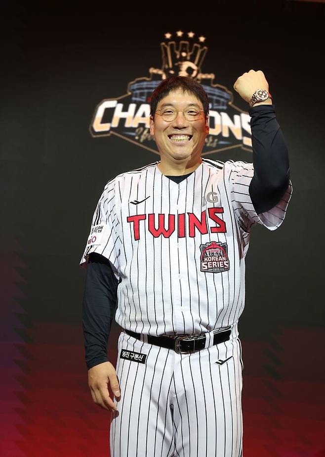 한국시리즈 MVP 김현수, 구광모 회장에게 1억 롤렉스 시계 받았다