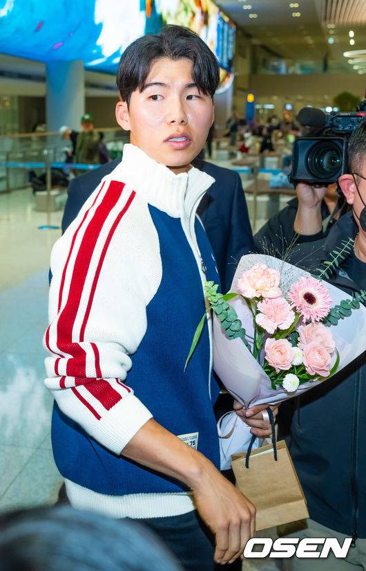 ‘충격’ 김혜성 인터뷰 거부 사태, 금의환향 현장 왜 한동안 정적 흘렀나 “저분 가시면 인터뷰할게요”