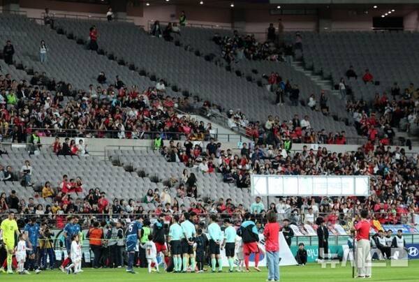 소신 발언! 손흥민, 쏟아진 야유, 텅텅 빈 관중석에