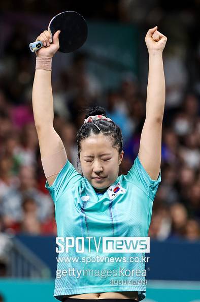 중국 없는 ‘이례적인’ 세계대회…'韓 탁구간판' 신유빈, 대만 잡고 16강 진출! ‘우승까지 노린다’