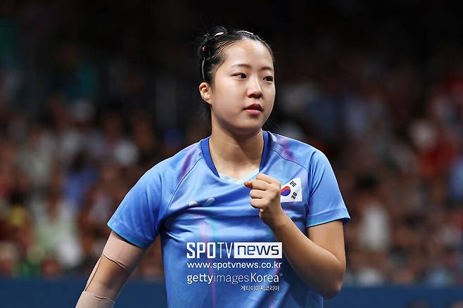 중국 없는 ‘이례적인’ 세계대회…'韓 탁구간판' 신유빈, 대만 잡고 16강 진출! ‘우승까지 노린다’