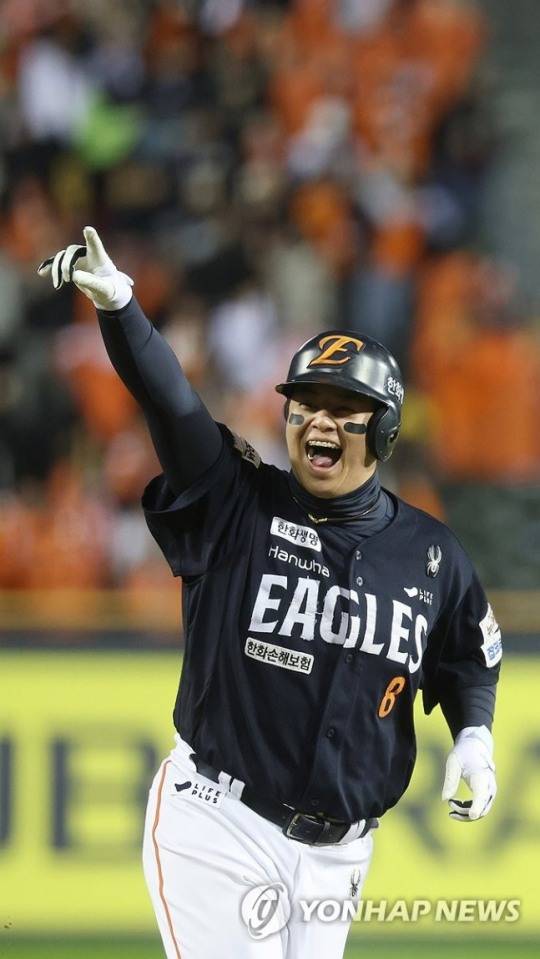 '20대 거포' 노시환, 한화와 다년 계약 협상…초대형 계약 예상