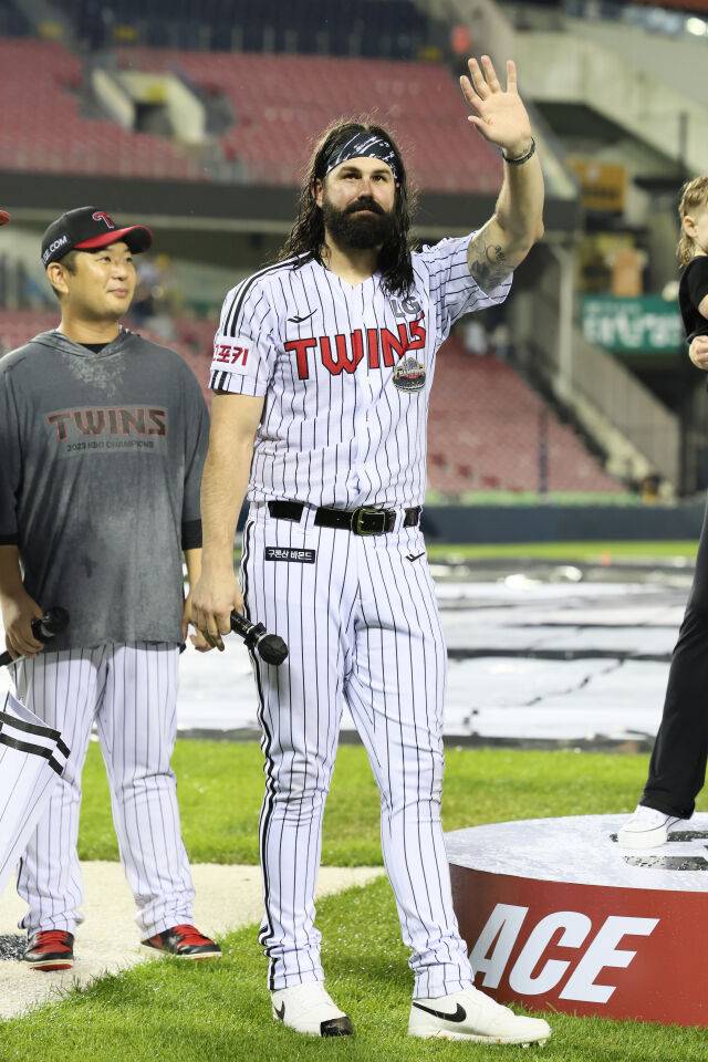 'ERA 0'인데 방출이라니, 'LG 출신' 잠실 예수의 싸늘한 겨울…리스크는 확실, 새 둥지 찾을 수 있나