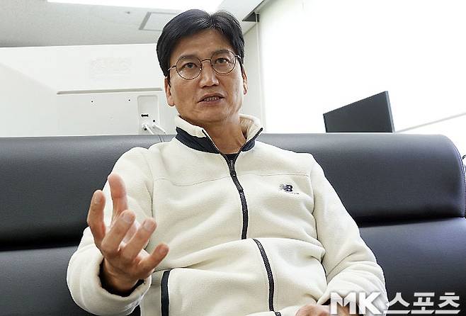 U-22 사실상 폐지, 한국 유일 ‘우려 내비친’ 정정용 감독 “별도 리그 없는 현실 어린 선수 성장 어려워질 수 있다” [이근승의 믹스트존]