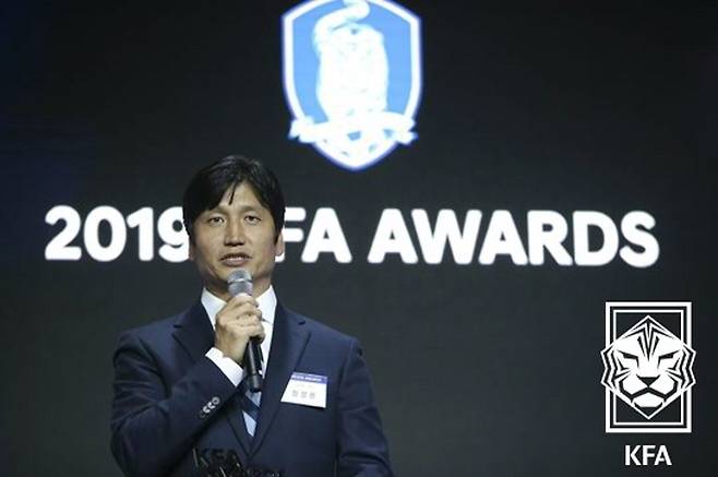 U-22 사실상 폐지, 한국 유일 ‘우려 내비친’ 정정용 감독 “별도 리그 없는 현실 어린 선수 성장 어려워질 수 있다” [이근승의 믹스트존]