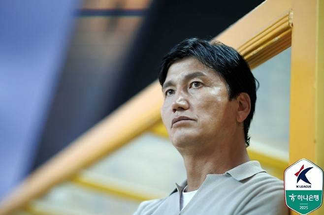 U-22 사실상 폐지, 한국 유일 ‘우려 내비친’ 정정용 감독 “별도 리그 없는 현실 어린 선수 성장 어려워질 수 있다” [이근승의 믹스트존]