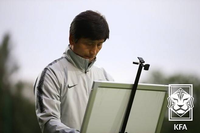 U-22 사실상 폐지, 한국 유일 ‘우려 내비친’ 정정용 감독 “별도 리그 없는 현실 어린 선수 성장 어려워질 수 있다” [이근승의 믹스트존]