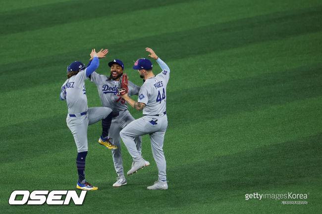 '이럴 수가' 다저스와 사사키 구했던 6차전 그 중견수, WS 우승 후 방출→이정후 동료 됐다