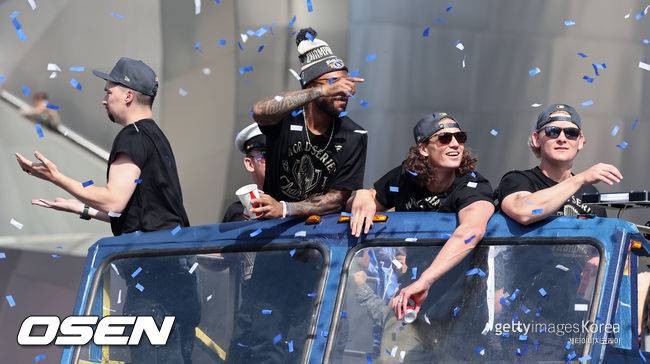 '이럴 수가' 다저스와 사사키 구했던 6차전 그 중견수, WS 우승 후 방출→이정후 동료 됐다