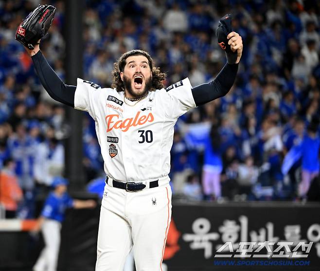 19년만의 한국시리즈 보낸 감독에게 책임론? '조류동맹' 형제팀 역사를 보라...로이스터 버린 롯데 어떻게 됐나 [SC시선]