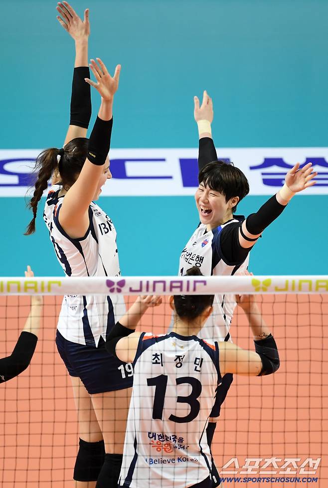 [공식발표] 대충격! '21억 FA' 이소영 시즌아웃 → 사상초유 '계약 해지' 요청까지 날벼락