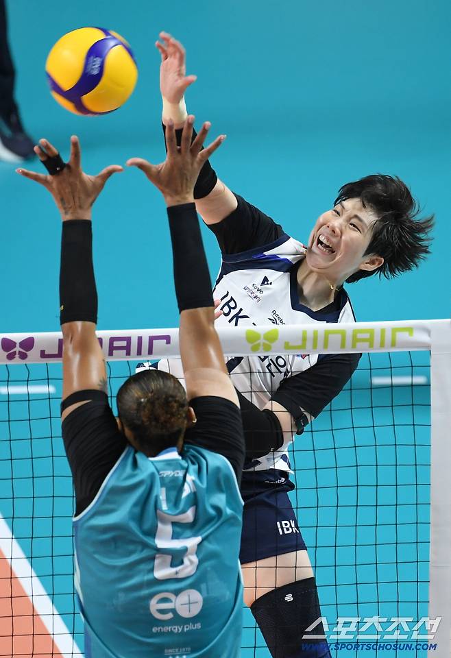 [공식발표] 대충격! '21억 FA' 이소영 시즌아웃 → 사상초유 '계약 해지' 요청까지 날벼락