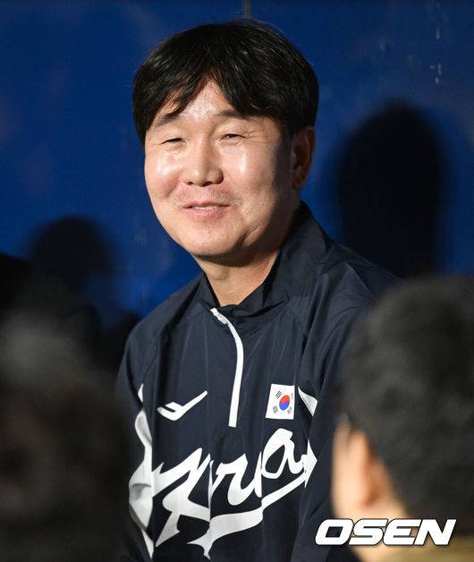 LG·한화 선수 모두 쉬는데 왜 최재훈이 체코 1차전 포수일까 “WBC 구상에 포함된 선수, 국제대회 활약 보고 싶어” [오!쎈 고척]