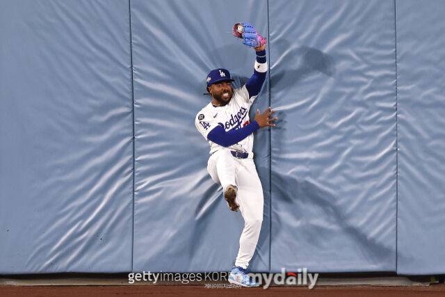 'WS 우승→카퍼레이드' 참가도 했는데 '방출'…이정후 경쟁자 생긴다, 샌프란시스코 저스틴 딘 영입