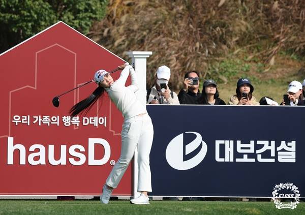 문정민, 타이틀 방어전서 '홀인원' 행운…1억 원 상당 카니발 받는다