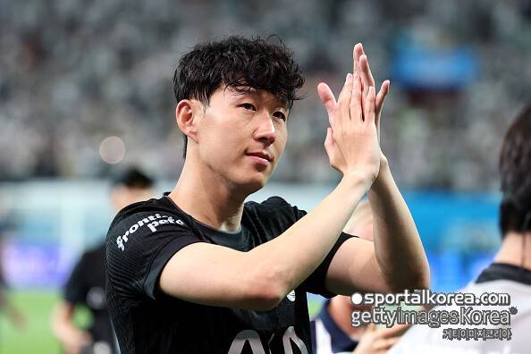 손흥민, 10년 헌신 '와르르'...토트넘, '무례 논란' 일으킨 판더펜에게 SON 뛰어넘는 '파격 대우 약속'