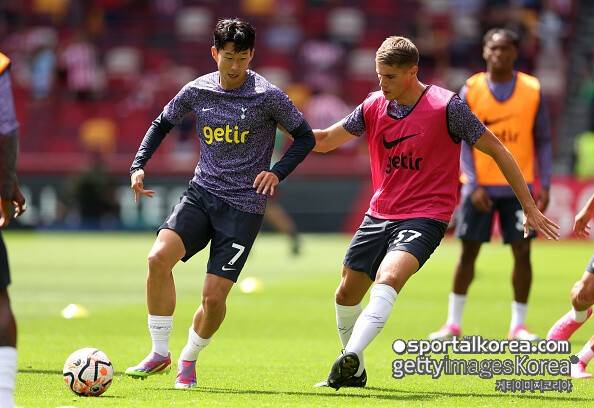 손흥민, 10년 헌신 '와르르'...토트넘, '무례 논란' 일으킨 판더펜에게 SON 뛰어넘는 '파격 대우 약속'