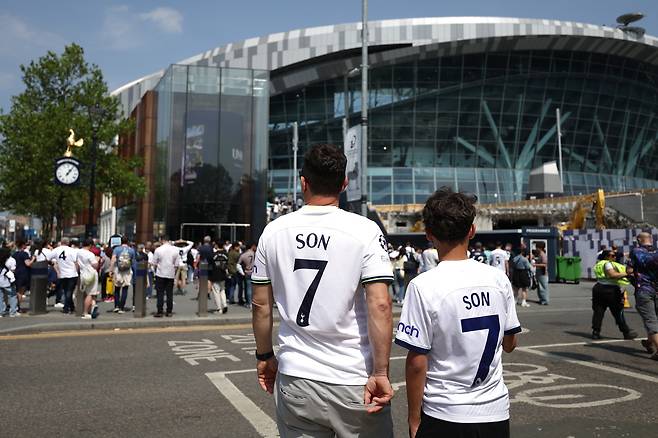 토트넘 ‘충격 결단’, 손흥민 빠지니 경기장 텅텅→결국 티켓 가격 인하…레비 시대에는 꿈도 못 꿀 일 벌어졌다