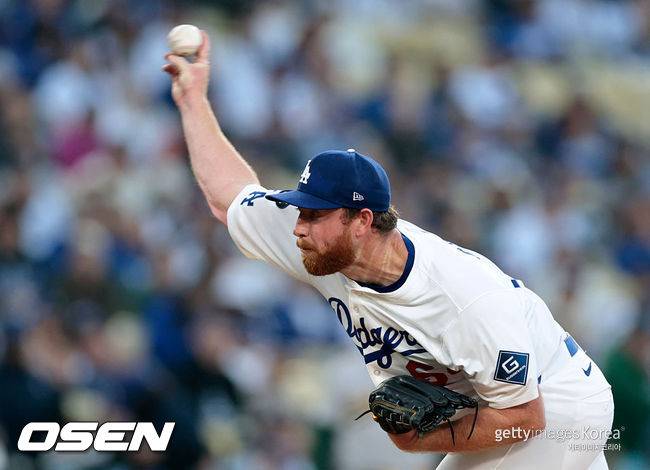 '111구 혹사 논란' 로버츠가 방치했던 투수, 우승반지 들고 KT로 오다니…'평균 151km' 강철매직 만족시킬까