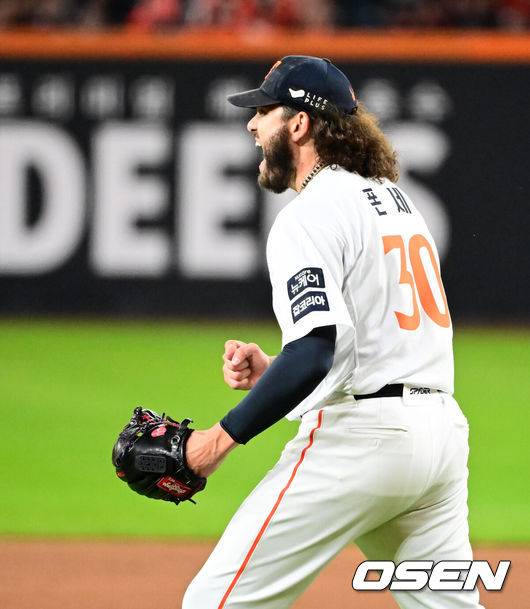 이제는 놓아줄 때다. 한화가 품기엔 너무 커진 ‘슈퍼 에이스’ 폰세, 페디보다 고평가·3년 계약 전망까지