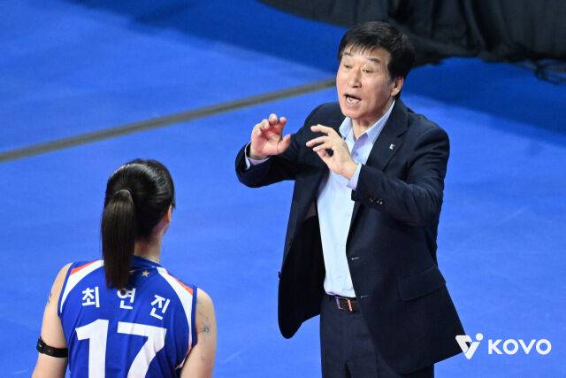 '우승 후보가 어쩌다...' 주포에 이어 주전세터까지 부상 이탈, 착잡한 김호철