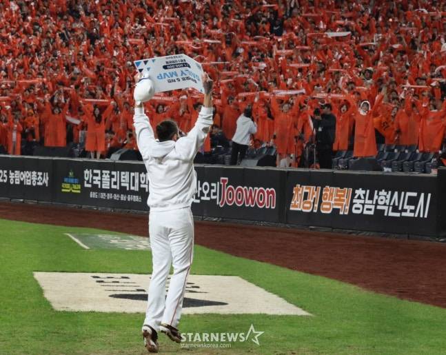 '최소 220억 이상' 폰세 ML 러브콜에도 손혁 단장 의지 확고했다