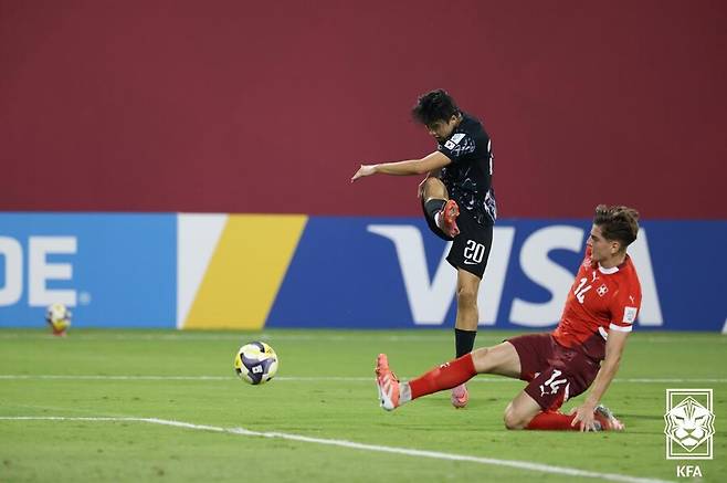 [현장 REVIEW] 계속 맞아도 버티고 버텼던 한국, 스위스에 0-0 무…월드컵 토너먼트 진출 유력 ‘U-17 조별리그 무패→최종전 결과에 따라 확정’  