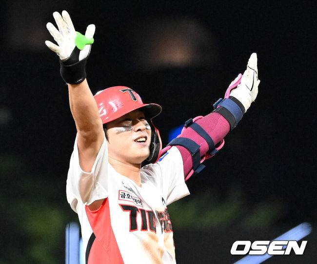 'FA 최대어' 박찬호가 부산 롯데월드에 나타났다! 진짜 ‘롯데행 시그널’일까, 단순 나들이일까