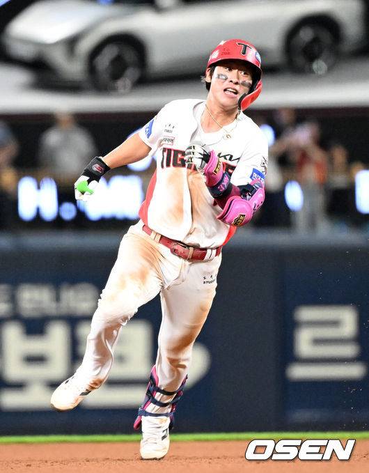 'FA 최대어' 박찬호가 부산 롯데월드에 나타났다! 진짜 ‘롯데행 시그널’일까, 단순 나들이일까