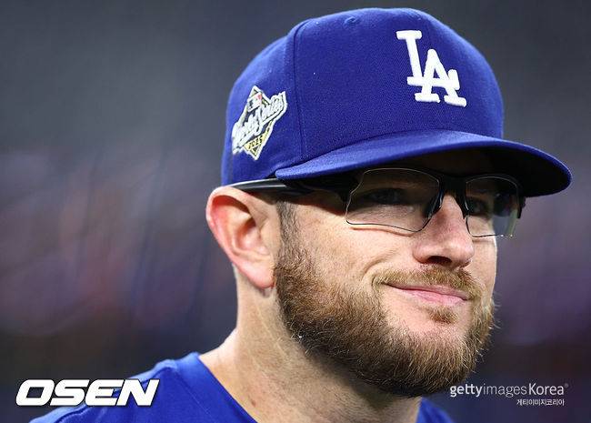 방출 당한 뒤 한국 가야 할지 고민했는데…다저스에서만 10년째 롱런, 먼시 인생 역전 '1055억' 벌었다