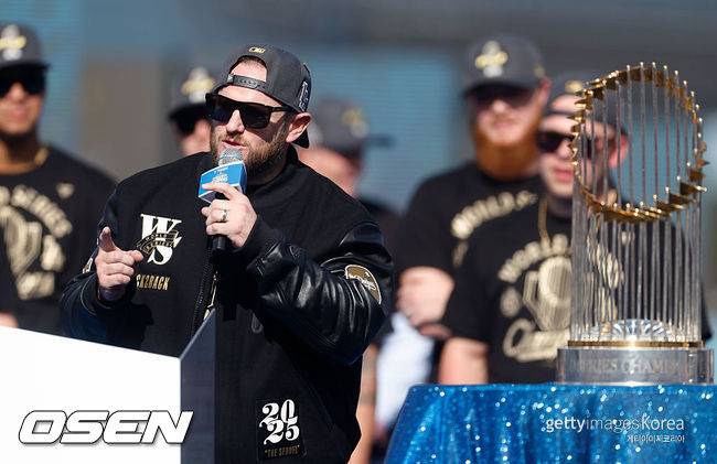 방출 당한 뒤 한국 가야 할지 고민했는데…다저스에서만 10년째 롱런, 먼시 인생 역전 '1055억' 벌었다