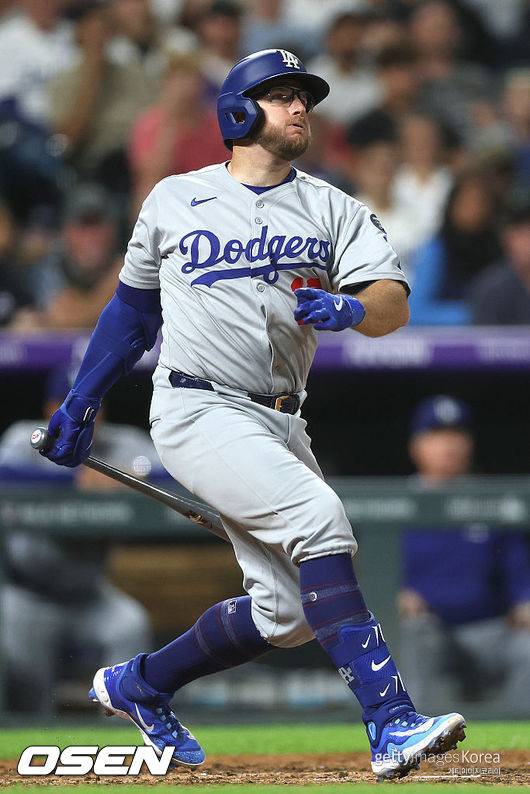 방출 당한 뒤 한국 가야 할지 고민했는데…다저스에서만 10년째 롱런, 먼시 인생 역전 '1055억' 벌었다