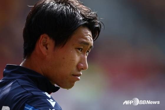 '힘 못 쓰는 亞 프리미어리거' 日 5명 뛰어도 존재감 없고 '전력 외'... 한국은 황희찬 혼자 '분전'