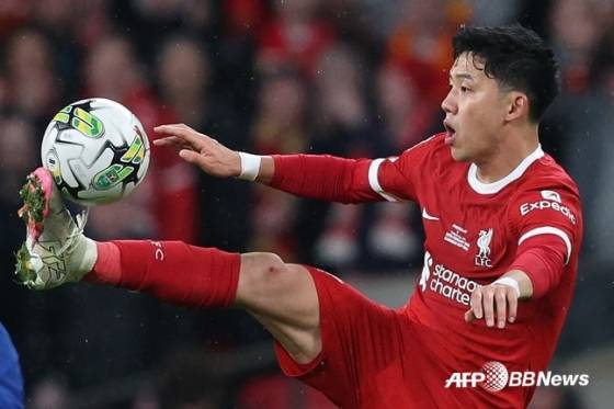 '힘 못 쓰는 亞 프리미어리거' 日 5명 뛰어도 존재감 없고 '전력 외'... 한국은 황희찬 혼자 '분전'