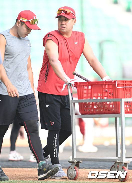 ‘역대급이다’ 두산 코치 라인업 실화인가…ML 사관학교장+왕조 코치+우승 코치 日 집결→우승 감독 얼굴에 웃음꽃 폈다 [오!쎈 미야자키]