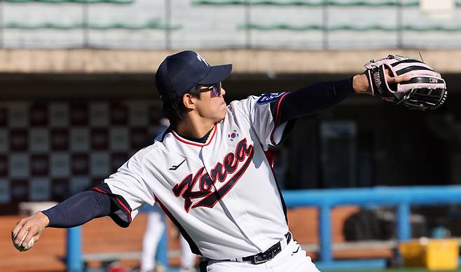 ‘송성문 2루-한동희 1루, 안현민 2번 전진 배치’ 한국, 체코 1차전 선발 라인업 공개 [SS고척in]