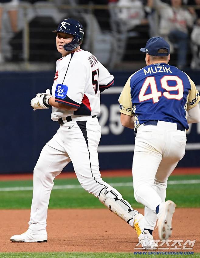 사회인 야구팀 상대로 이겼다고 좋아해야 할까...물방망이 타선, 힘 빠진 마무리 '변수 한가득'