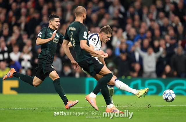 쏘니 72.3m '미친 기록', 끝내 경신 실패...반 더 벤의 질주 SON 넘어서지 못했다→공식 기록은 67.7m,
